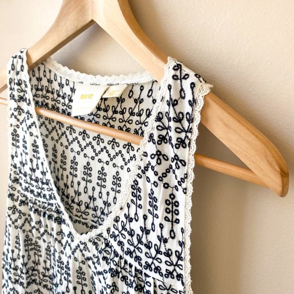 ✨Anthropologie✨ Embroidered Tank  | Black & White | Size XS - Picture 8 of 9